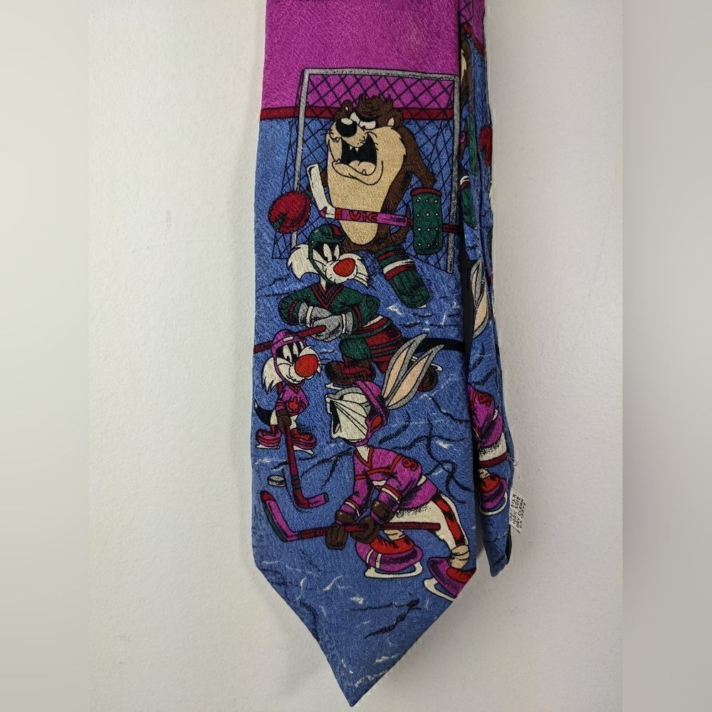 Vintage Looney Tunes Bugs bunny Tasmanian devil Playing Hockey Silk